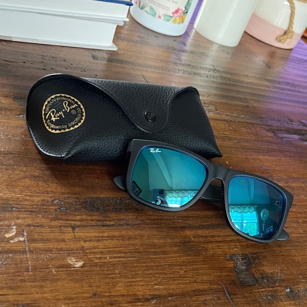 Ray-Ban Justin Sunglasses Black with Blue Polarized Lens with case